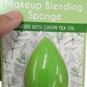 Green Makeup Blending Sponge